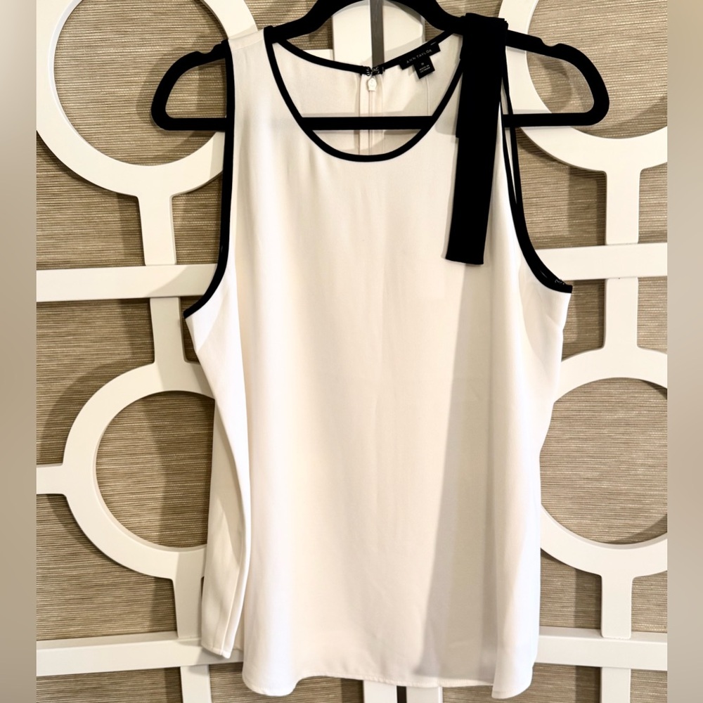 *NWT! ANN TAYLOR “Tuxedo Swing Top” SZ-M, “White w/ “Black Bow & Trim”